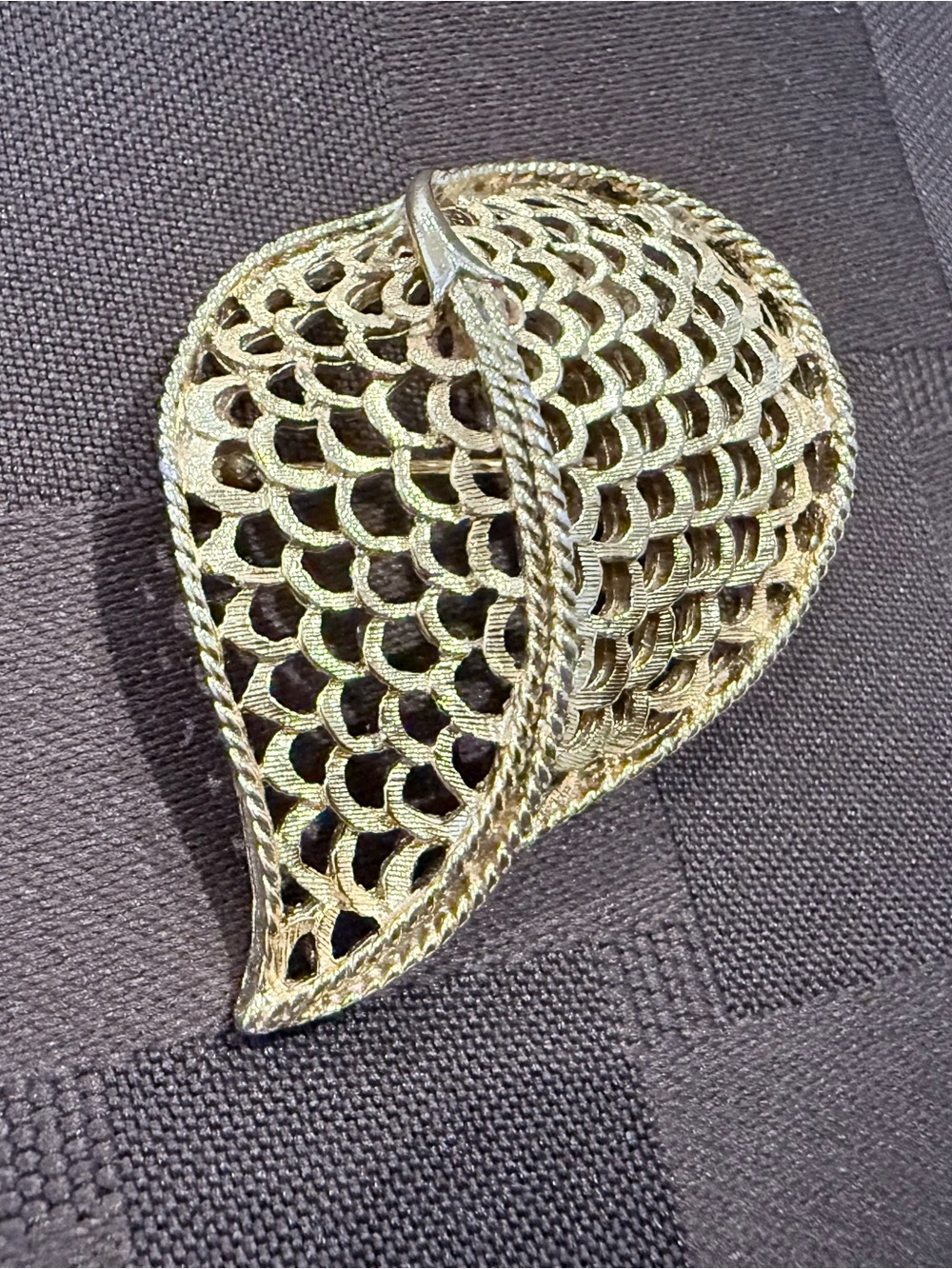 Vintage 1754 Open Work Gold Tone
Leaf Pin Brooch